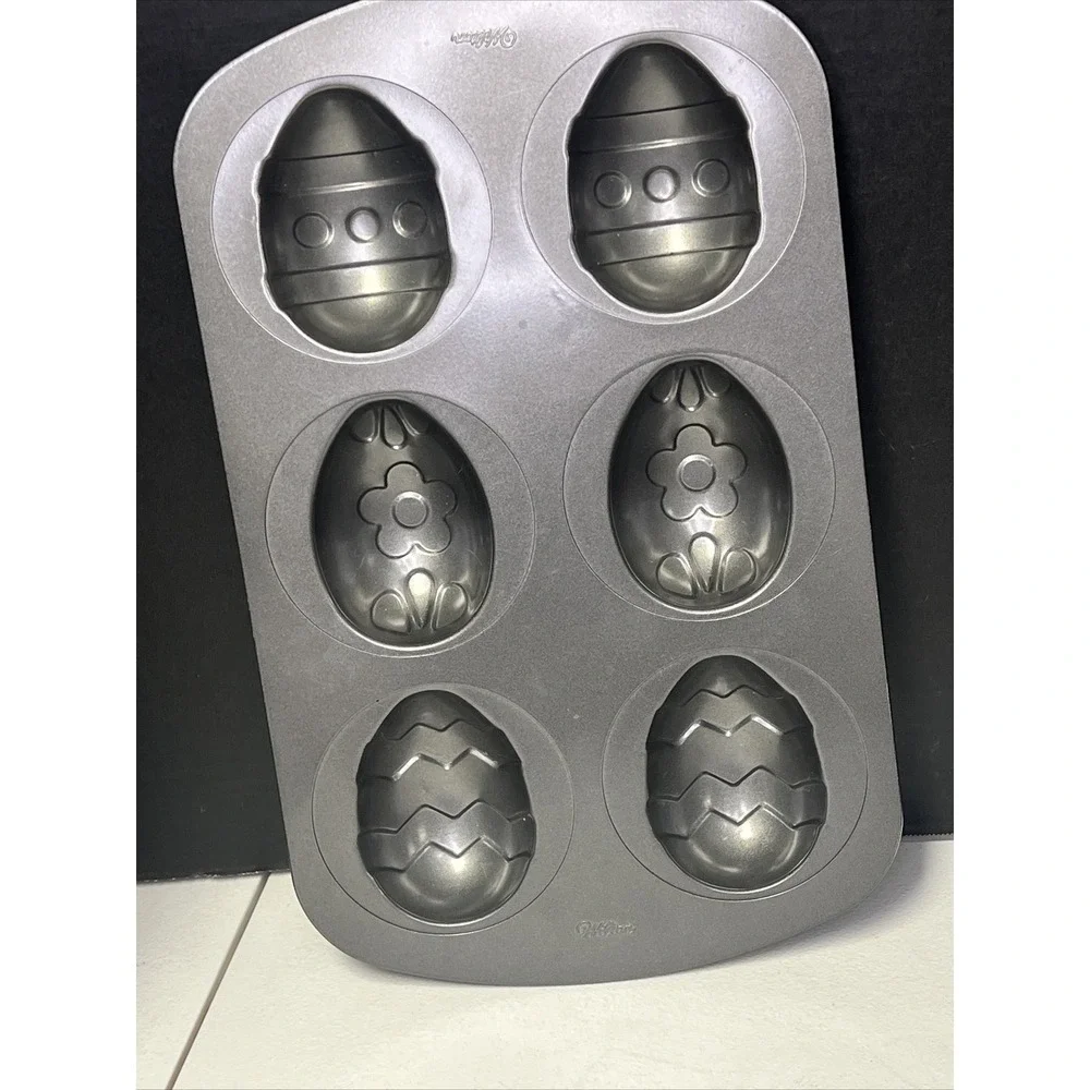WILTON NON STICK ALUMINUM 6 CAVITY EASTER EGG CAKE MUFFIN MOLD PAN